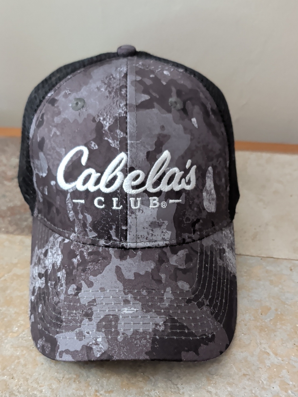 Cabela's Club Men's Gray & Black Camo Trucker Hat